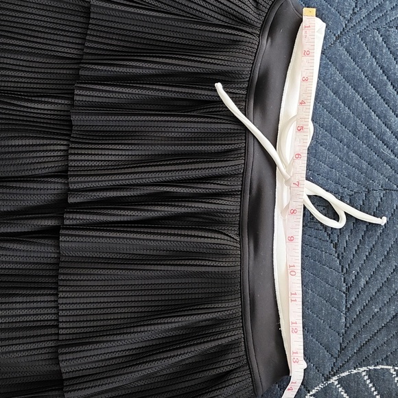 NWT 💗 aerie 💗 Black Pleated Tiered Mini Skirt with White Drawstring - Picture 5 of 6